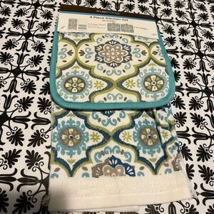 True Living - 4 piece paisley print kitchen set